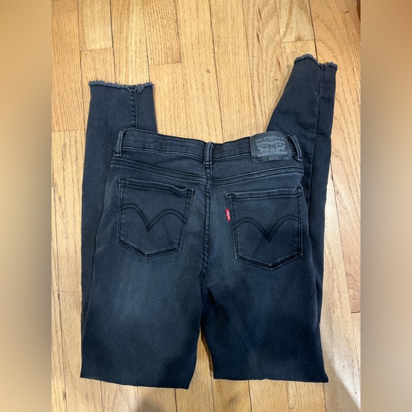 Girls Levi’s size 14 distressed - Picture 3 of 3